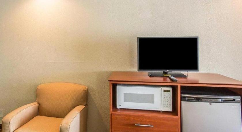 فندق كواليتي إن آند سويتس ماونت جولييت المظهر الخارجي الصورة